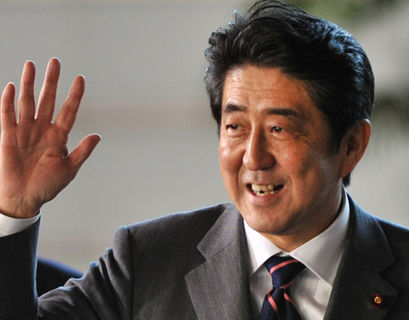 Японский премьер планирует в мае приехать в Россию 