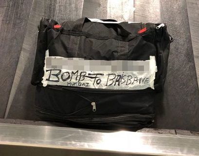 Сумка с надписью "Бомба в Брисбен" вызвала панику в аэропорту в Австралии