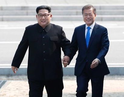 Впервые в истории: президент Южной Кореи ступил на территорию КНДР