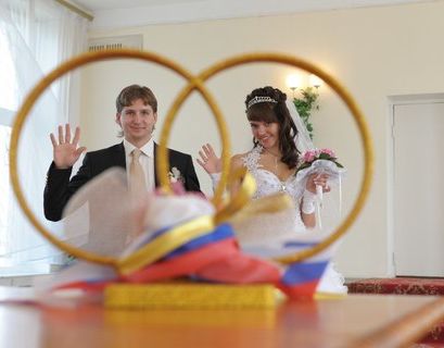 Российские молодожены смогут сами выбирать дату регистрации брака