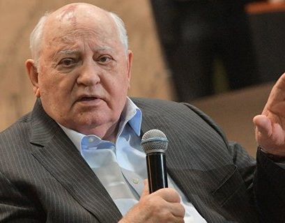 Горбачев: холодная война продолжается 