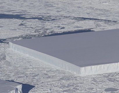 Странный айсберг нашли в Антарктиде