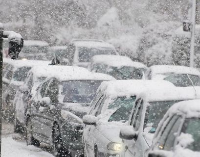 Москва увязла в снежных пробках