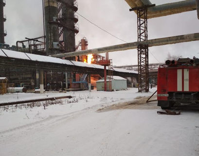 Четыре человека пострадали из-за пожара на заводе в Башкирии