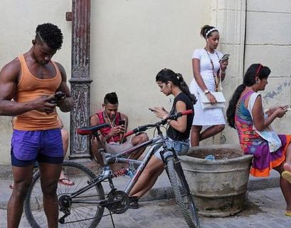 В четверг кубинцы впервые смогут выйти в интернет с телефонов