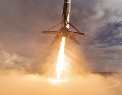 Первая ступень Falcon 9 рухнула в океан при возвращении на космодром