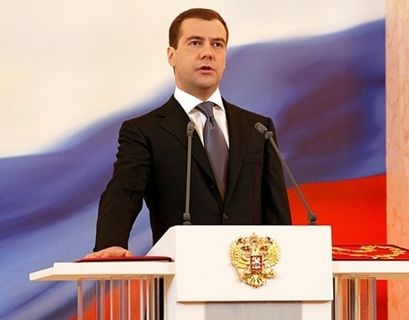 Дмитрий Медведев разъяснил смысл Конституции