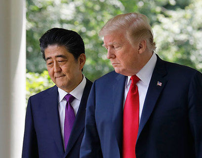 Абэ выдвинул Трампа на Нобелевскую премию 