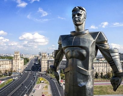  Памятники Гагарину и Пушкину помоют после зимы
