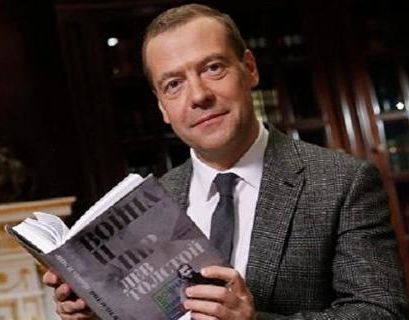 Литература определяет руководителя - Медведев