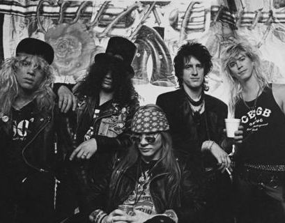 Группа Guns N' Roses судится с пивоварней