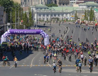 Десятки тысяч человек приняли участие в велофестивале в Москве