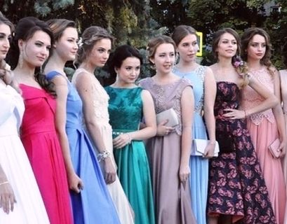 Платье для выпускного обойдется россиянкам в 4 тыс рублей