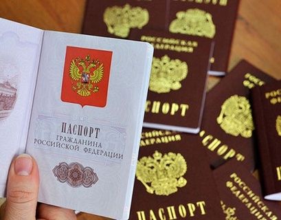 Жители ЛНР и ДНР начали получать российские паспорта