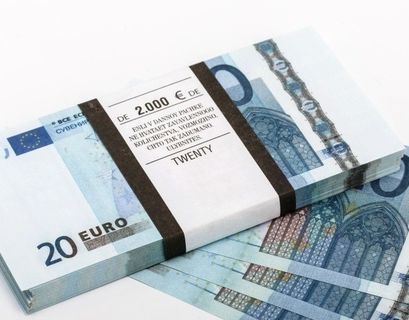 Россияне стали платить в Финляндии купюрами "банка приколов"