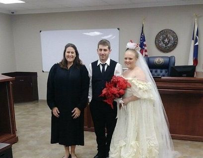 Муж и жена погибли сразу после свадьбы в Техасе