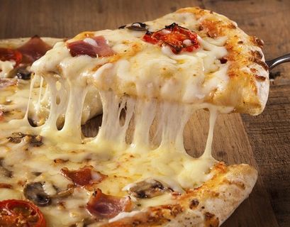 Пицца является самым любимым блюдом современной молодежи