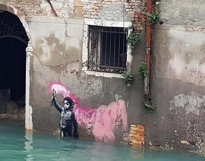 Ребенок на граффити Бэнкси чуть не утонул из-за наводнения  в Венеции