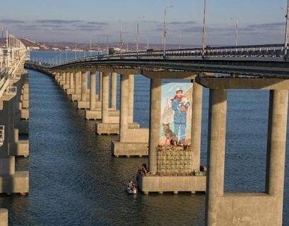 Крымский мост украсил 20-метровый рисунок