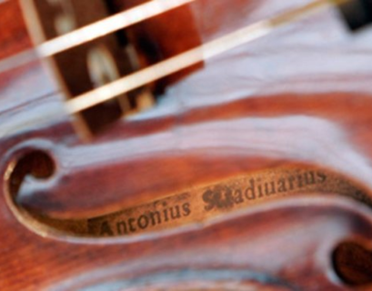Наследник нашел скрипку Страдивари в квартире умершей тети в Тульской области