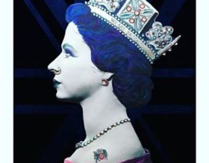 Королева Елизавета II захотела тату с единорогом на плечо