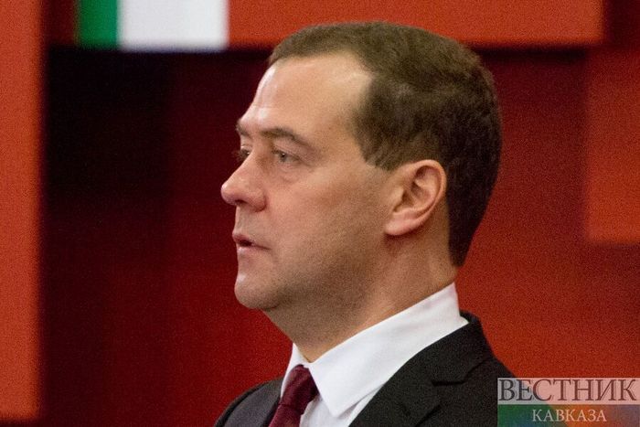 Медведев призвал создать финансовый механизм ШОС и объединиться против террора