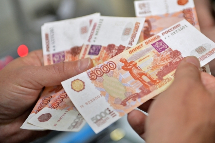 Россияне ждут доллар по 84 рубля