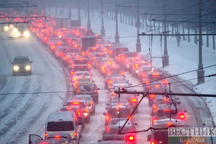 Снегопад в Москве устроил рекордную утреннюю пробку