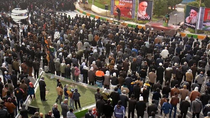 Траурная церемония в память о погибших пожарных проходит в Иране 