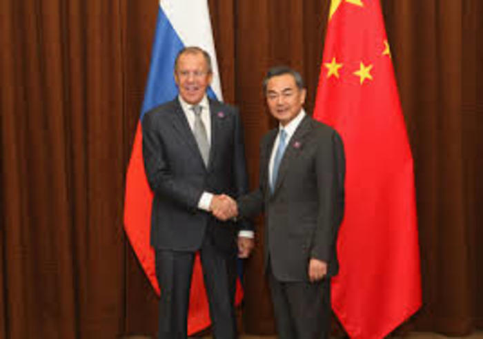 Лавров и Ван И заявили о приверженности политико-дипломатическим средствам урегулирования 