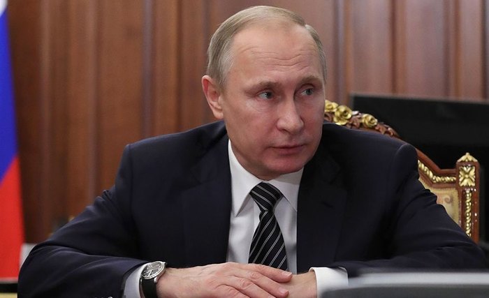 Путин поручил создать во Владивостоке финансовый центр