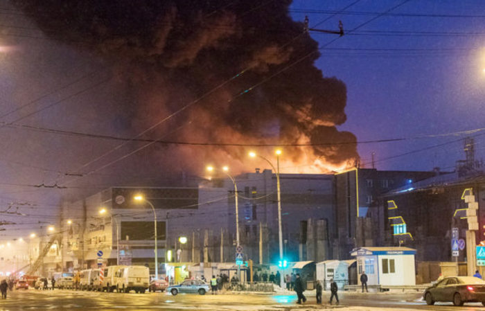 Всероссийская трагедия в Кемерово: свыше 50 человек погибли на пожаре в ТЦ