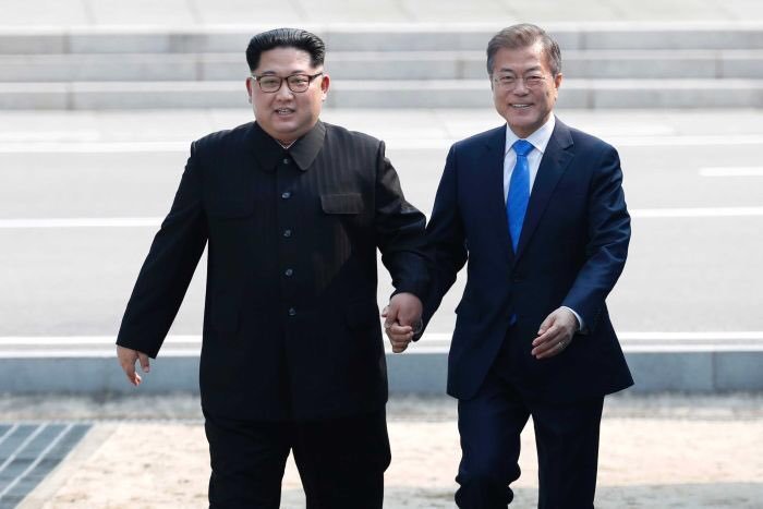 Впервые в истории: президент Южной Кореи ступил на территорию КНДР
