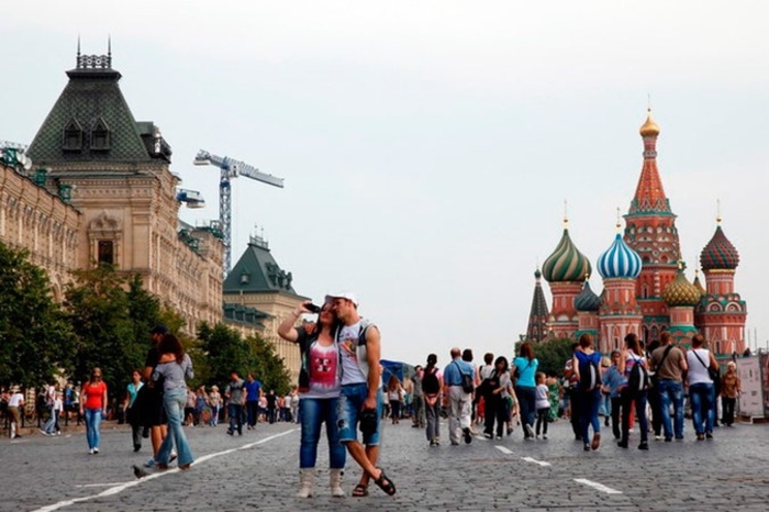 Россияне выбирают экскурсии по Золотому Кольцу и Петербургу