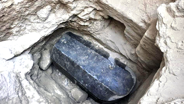 Ученые установили, кто был захоронен в гигантском саркофаге из Александрии