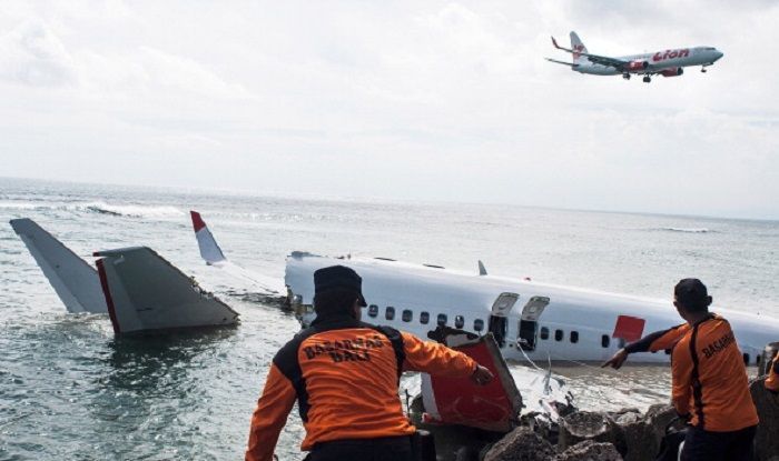 Крушение Boeing 737 в Индонезии: на борту находились 189 человек  