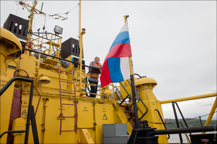 В Азовском море затонула российская баржа