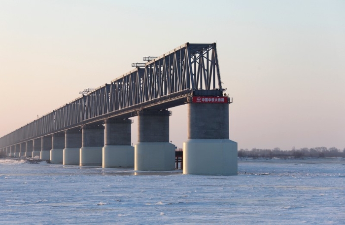 Первый железнодорожный мост между Россией и Китаем соединится 20 марта