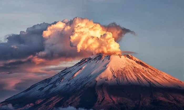 В Мексике проснулся вулкан Попокатепетль 