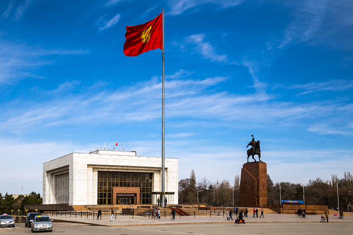 Новый статус российской базы обсудят президенты Киргизии и России