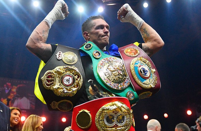 Украинский боксер Усик отказался от титула чемпиона мира WBA