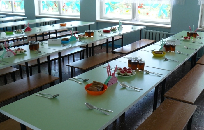 Казанские чиновники месяц будут обедать в школьных столовых