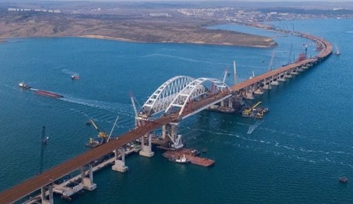 Сколько весит Крымский мост?