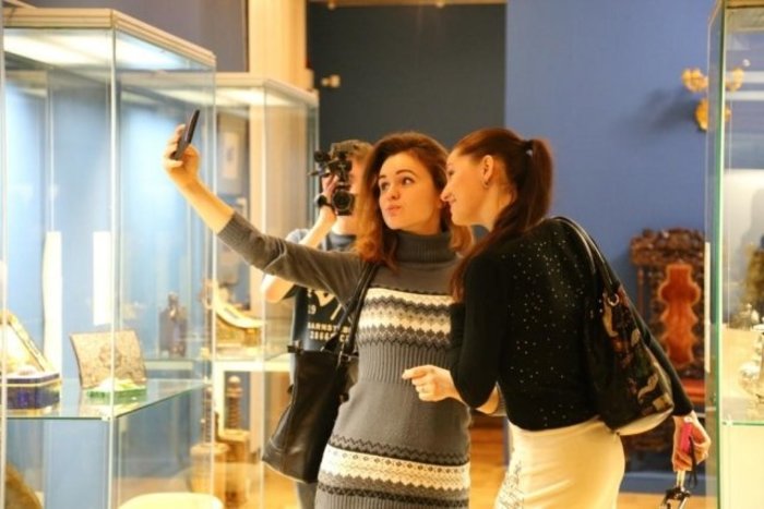  В Таджикистане прошел конкурс "Селфи в музее"