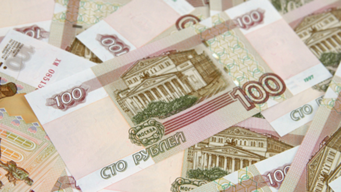 Банк России будет лакировать 100-рублевые купюры