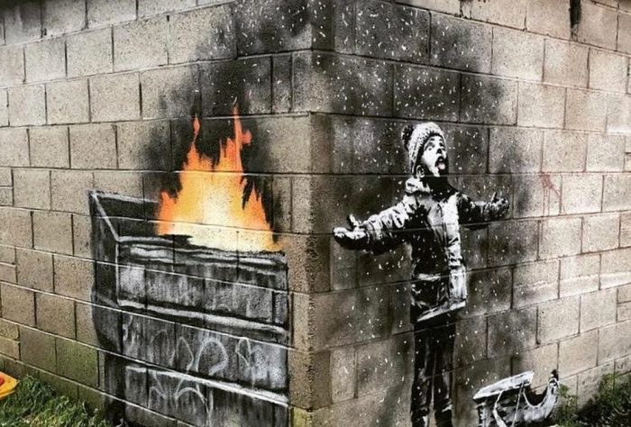  Гараж с граффити Бэнкси перевозят в галерею в Уэльсе