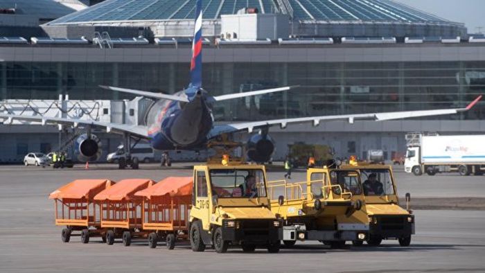 Московский аэропорт "Шереметьево" пообещал решить проблемы с багажом