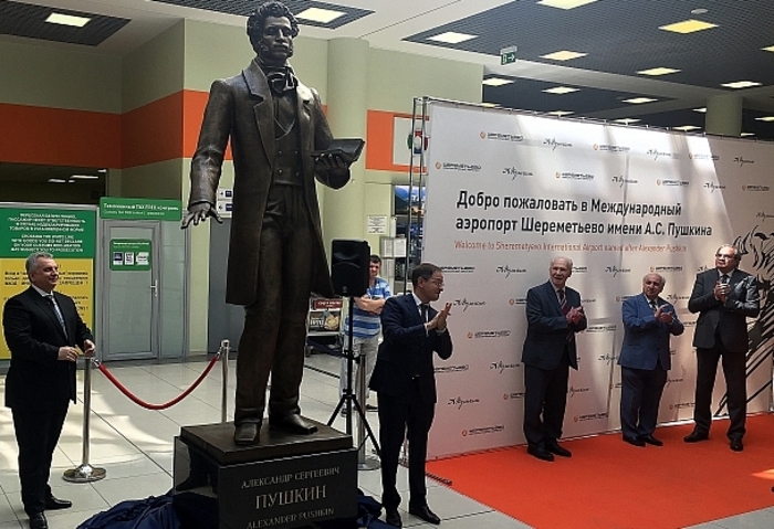 В Шереметьево открыли памятник Пушкину