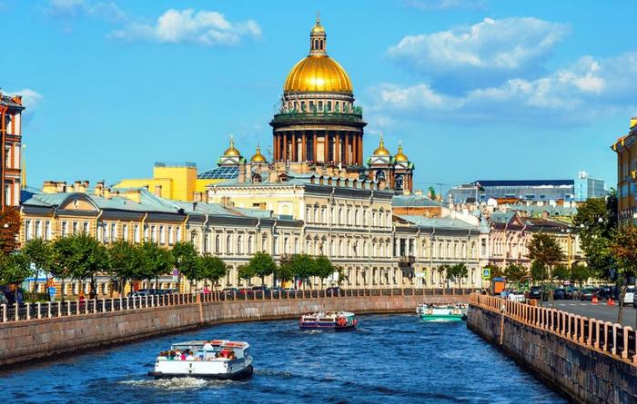 Лучшим городом для отдыха с друзьями признан Санкт-Петербург