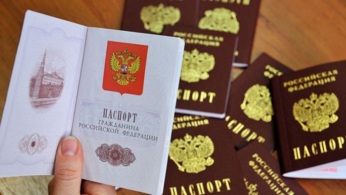 Жители ЛНР и ДНР начали получать российские паспорта